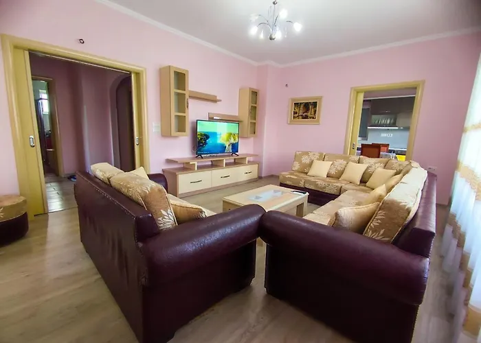 Cheerful 2 Bedroom With Free Parking. *