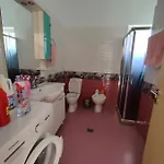 Apartment Cheerful 2 Bedroom With Free Parking.