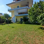 Cheerful 2 Bedroom With Free Parking. *