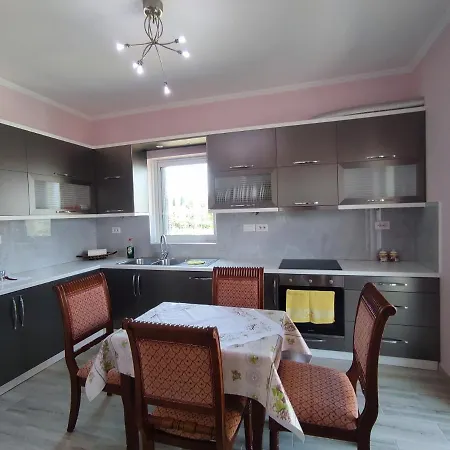 Cheerful 2 Bedroom With Free Parking. Apartment