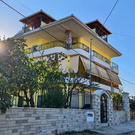 Cheerful 2 Bedroom With Free Parking. Gjirokaster