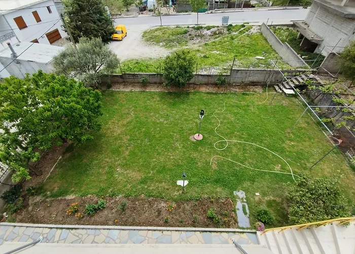 Cheerful 2 Bedroom With Free Parking.