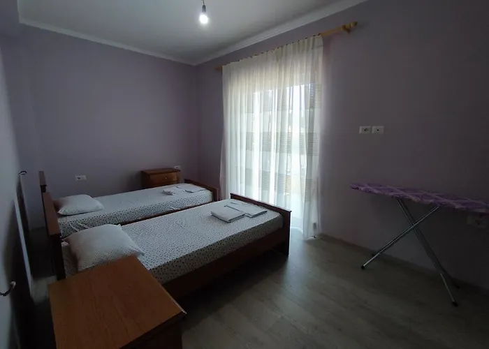 Apartment Cheerful 2 Bedroom With Free Parking.