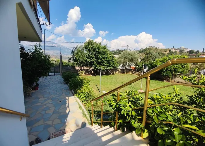 Cheerful 2 Bedroom With Free Parking. * Gjirokaster