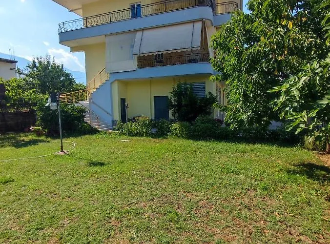 Cheerful 2 Bedroom With Free Parking. *